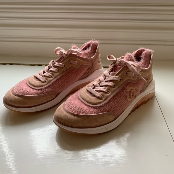 Chanel interlocking CC logo sneakers 💗 - Picture 8 of 11